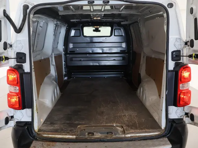 Toyota ProAce Worker 2.0 D-4D NAVIGATOR LONG 2019 Diesel 9