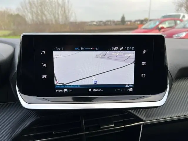 Peugeot 208 1.2 PureTech Allure 2022 Benzine 31