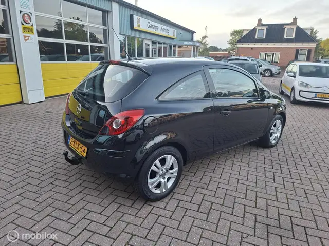 Opel Corsa 1.2-16V Berlin 2013 Benzine 3