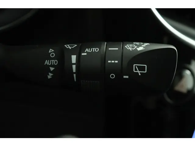 Toyota Auris 1.8 Hybrid Dynamic 2018 Hybride Benzine 31