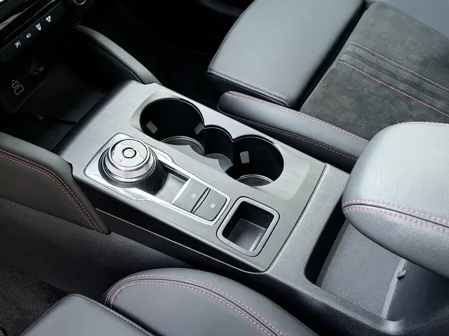 Ford Kuga 2.5 PHEV ST-Line X 2025 Hybride Benzine 58