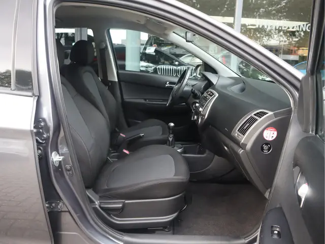 Hyundai i20 1.2 HP 2015 Benzine 9