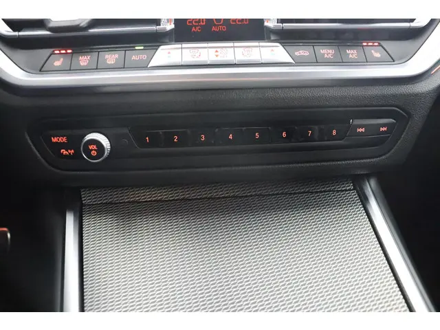 BMW 3 Serie 330i High Executive 2020 Benzine 56