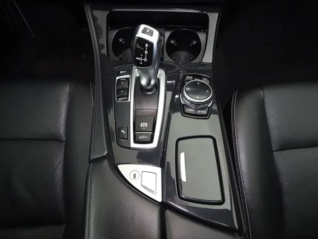 BMW 5 Serie Touring 520i Luxury Edition 2013 Benzine 39