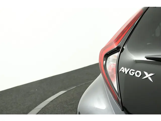 Toyota Aygo X 1.0 VVT-i CVT Undercover 2023 Benzine 35