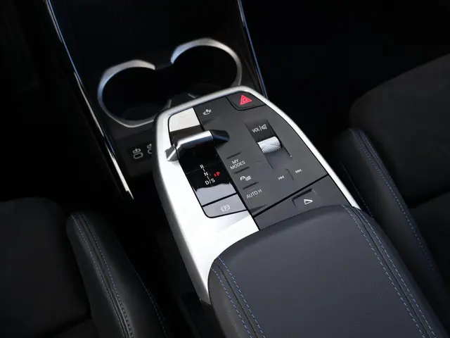 BMW X1 xDrive25e 2025 Hybride Benzine 22