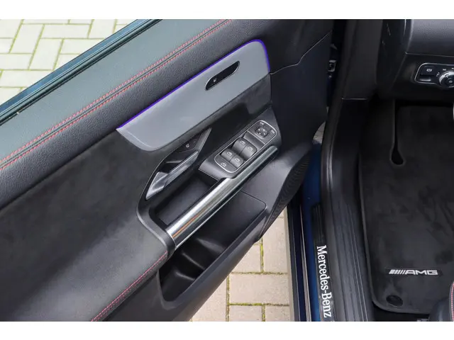 Mercedes-Benz GLA 250 e AMG Line 2022 Hybride Benzine 26