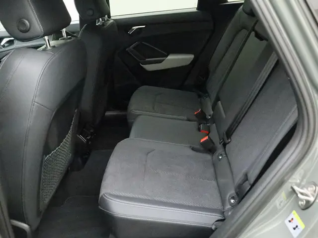 Audi Q3 35 TFSI/150PK S Line 2024 Benzine 18