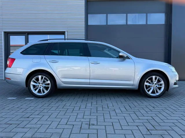 Škoda Octavia Combi 1.5 TSI Gr. BNS Edition 2020 Benzine 33