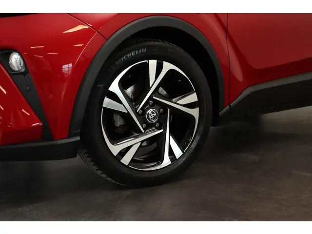 Toyota C-HR 3