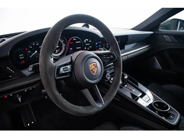 Porsche 911 3.0 Carrera 4 GTS 2022 Benzine 50
