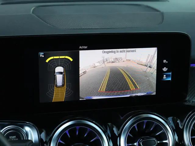 Mercedes-Benz GLB 200 AMG line 2021 Benzine 21