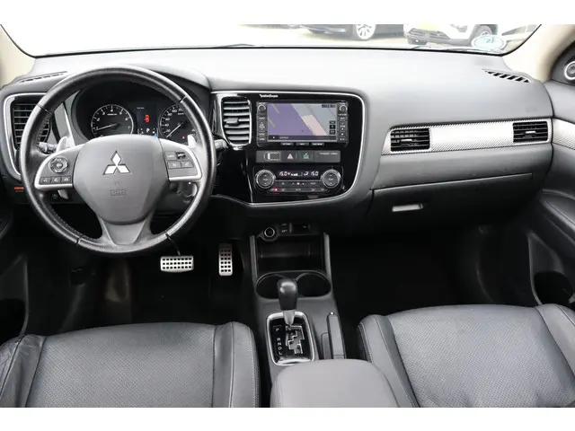 Mitsubishi Outlander 2.0 Instyle 2014 Benzine 2