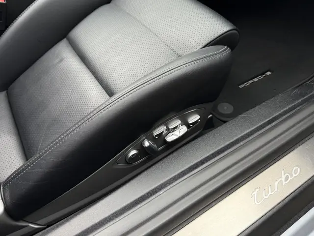 Porsche 911 Cabrio 3.8 Turbo Cabrio 2016 Benzine 28