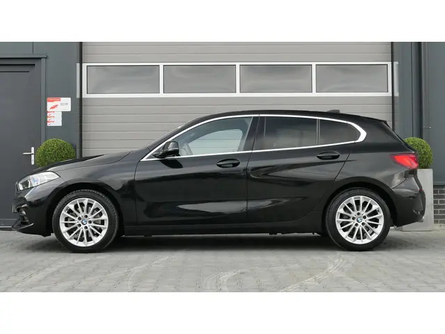 BMW 1 Serie 118i Executive Edition 2020 Benzine 15