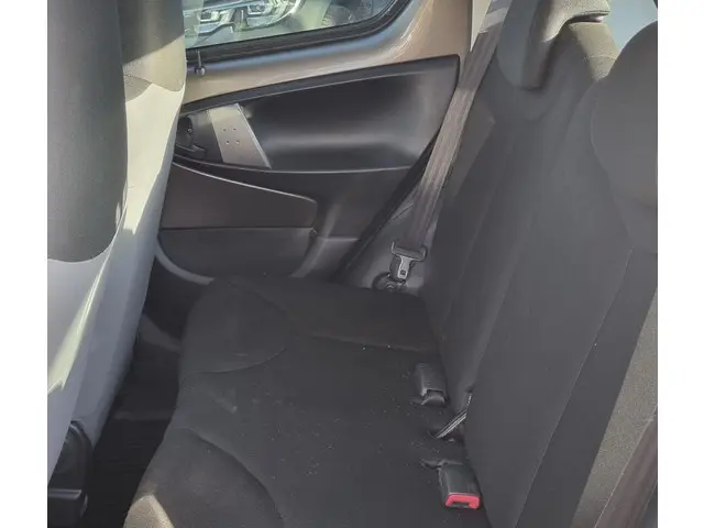 Toyota Aygo 1.0 VVT-i Now 2013 Benzine 11