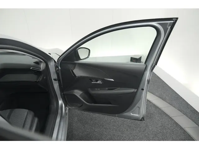 Peugeot 208 PureTech 100 Allure 2024 Benzine 62