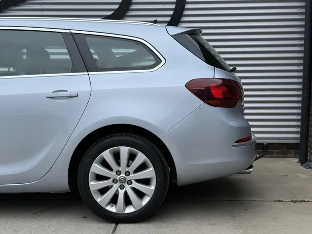 Opel Astra Sports Tourer 1.4 Turbo Sport + 2015 Benzine 30