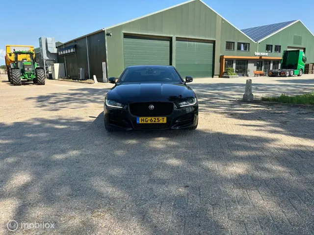 Jaguar XE 2