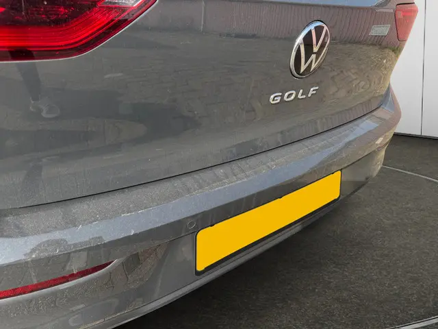 Volkswagen Golf 1.0 TSI Life 2023 Benzine 24