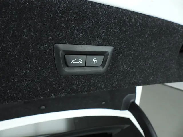 BMW 3 Serie Sedan 318i 2025 Benzine 38