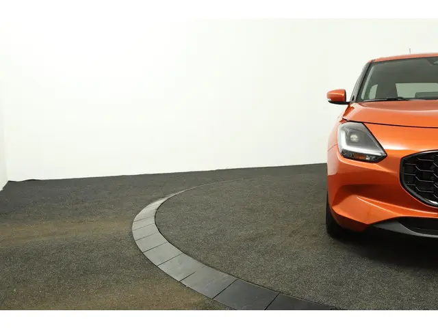 Suzuki Swift 1.2 Style Smart Hybrid 2025 Benzine 33