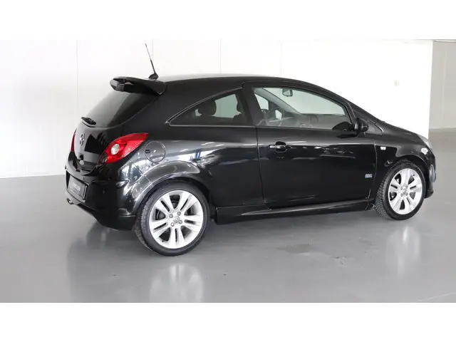 Opel Corsa 1.4-16V Cosmo | Direct beschikbaar! 2013 Benzine 6