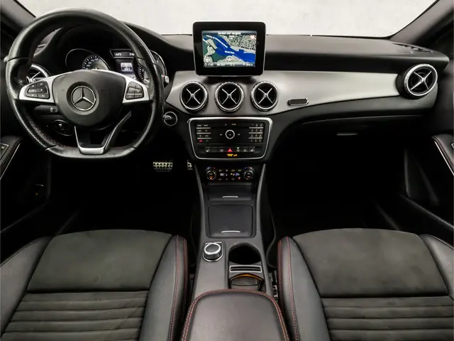 Mercedes-Benz GLA 200 AMG Sport 2015 Benzine 6