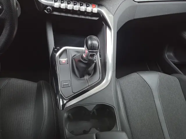 Peugeot 3008 1.2 PureTech GT Line 2020 Benzine 34