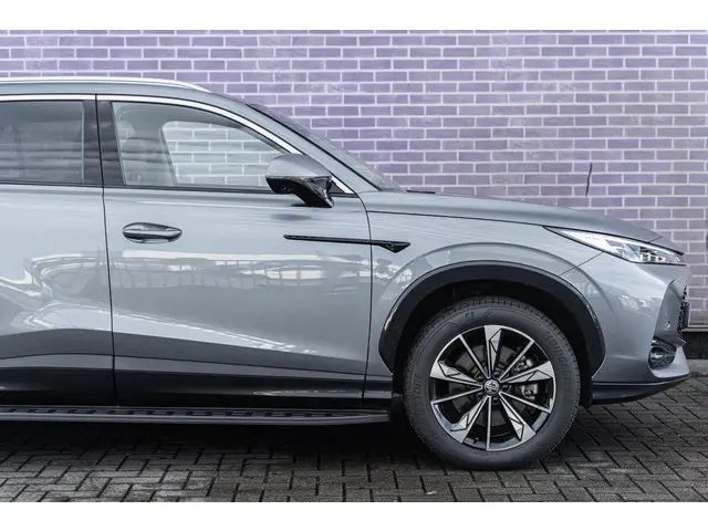 MG HS Plug-in Hybrid 1.5 Luxury 2024 Hybride Benzine 21