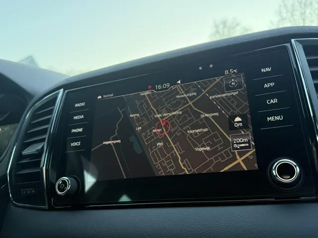 Škoda Karoq 1.5 TSI ACT Sportline Business 2020 Benzine 20