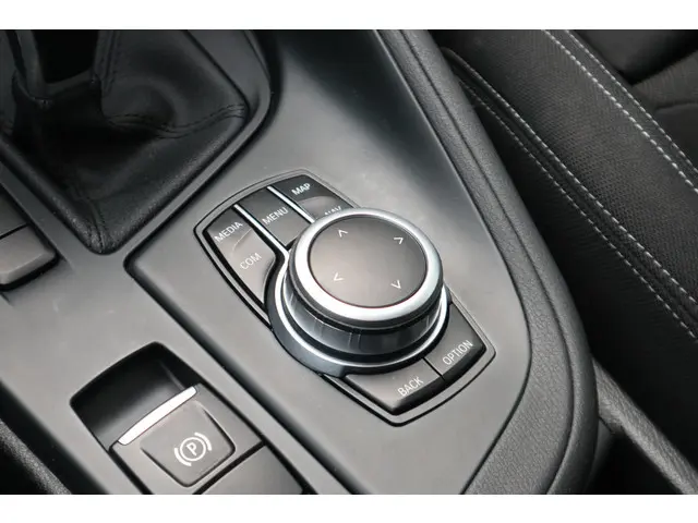 BMW X1 sDrive18i High Executive 2019 Benzine 42
