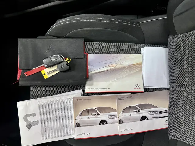 Citroën C4 1.2 PureTech Exclusive 2014 Benzine 19