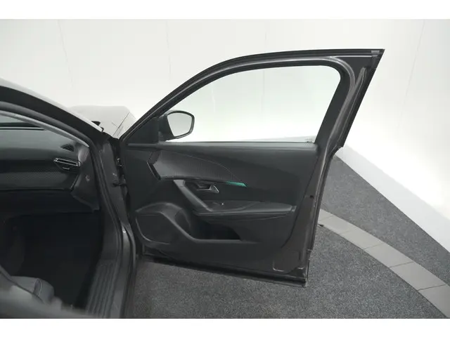 Peugeot 2008 PureTech 102 Allure Pack 2021 Benzine 52
