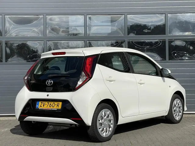 Toyota Aygo 1.0 VVT-I X-PLAY LIMITED 2019 Benzine 3