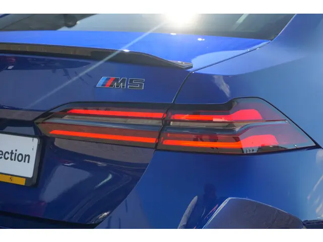 BMW M5 Sedan 2025 Hybride Benzine 23