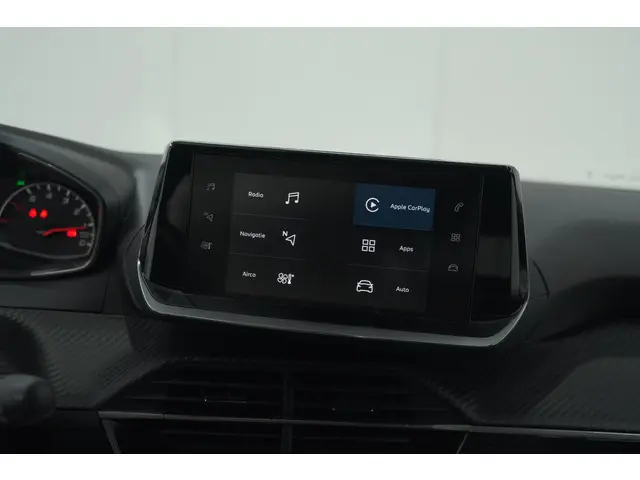 Peugeot 2008 PureTech 130 EAT8 Allure 2023 Benzine 55