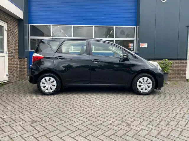 Toyota Verso-S 3