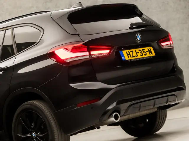 BMW X1 sDrive18i High Executive 2021 Benzine 13