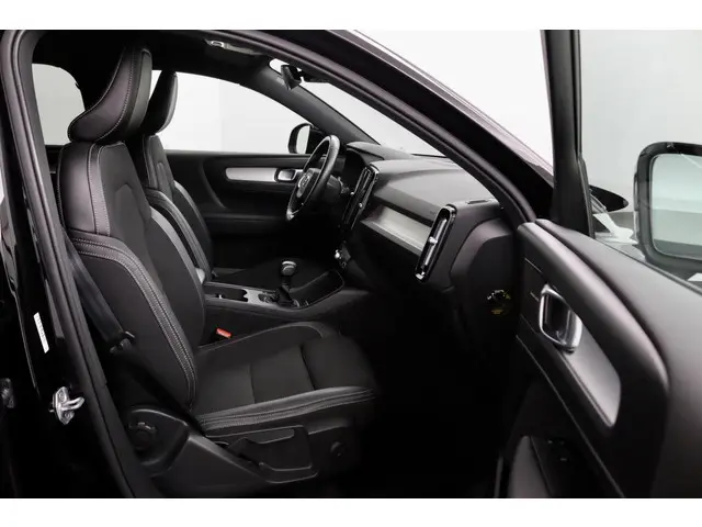 Volvo XC40 1.5 T3 Inscription zwart 2018 Benzine 13