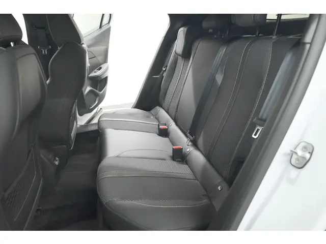 Peugeot 2008 PureTech 130 EAT8 GT 2024 Benzine 32
