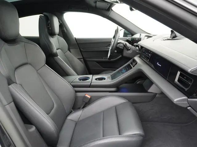 Porsche Taycan Performance 84 kWh 2023 Elektrisch 43
