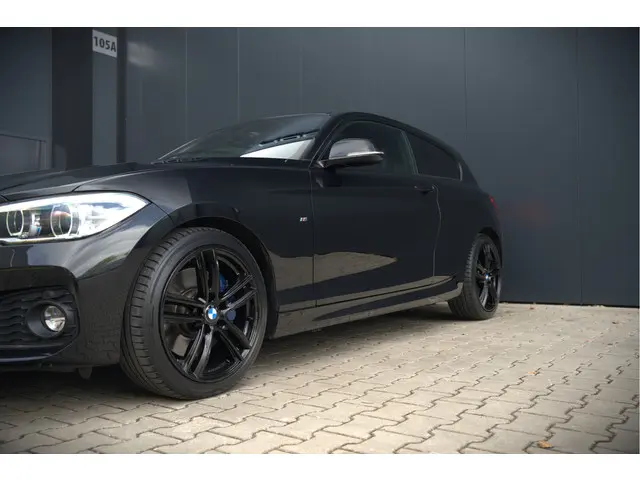 BMW 1 Serie 118i High Executive M Sport 2017 Benzine 17