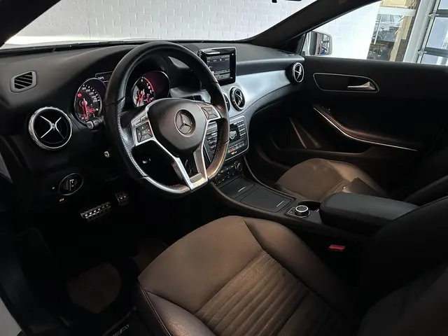 Mercedes-Benz GLA 200 AMG 2015 Benzine 13