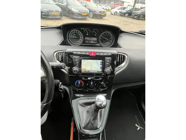 Lancia Ypsilon 0.9 TwinAir Gold 2016 Benzine 23
