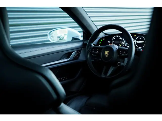 Porsche Taycan Turbo 93 kWh 2020 Elektrisch 29