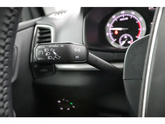 Škoda Karoq 1.0 TSI Business Edition 2022 Benzine 32