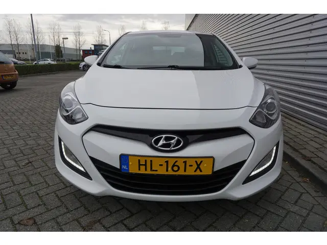 Hyundai i30 1.6 GDI i-Motion Plus 2015 Benzine 6