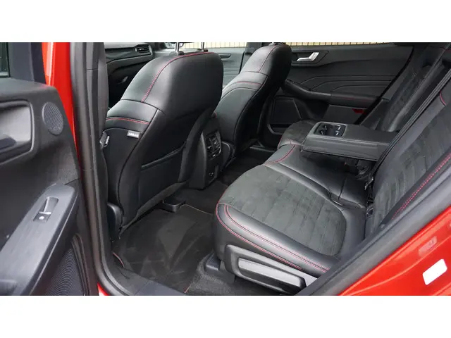 Ford Kuga 2.5 225pk PHEV ST-Line X 2021 Hybride Benzine 36