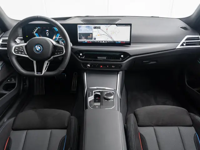 BMW 3 Serie Touring 330e 2025 Hybride Benzine 7